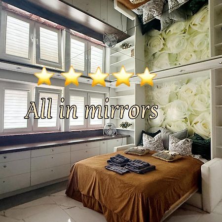 Deluxury Mirror Apartament Centrum Warschau Buitenkant foto