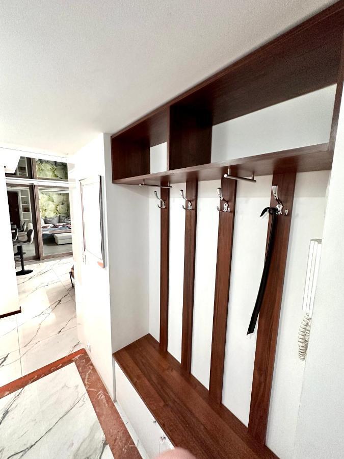 Deluxury Mirror Apartament Centrum Warschau Buitenkant foto